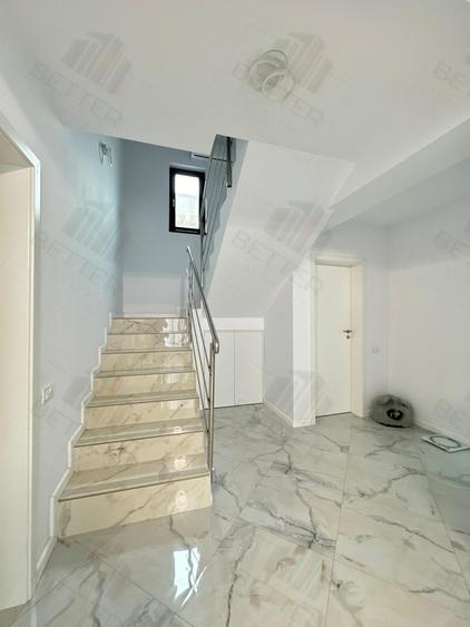 Casă individuală cu 6 camere cu Teren 605 Mp în Central