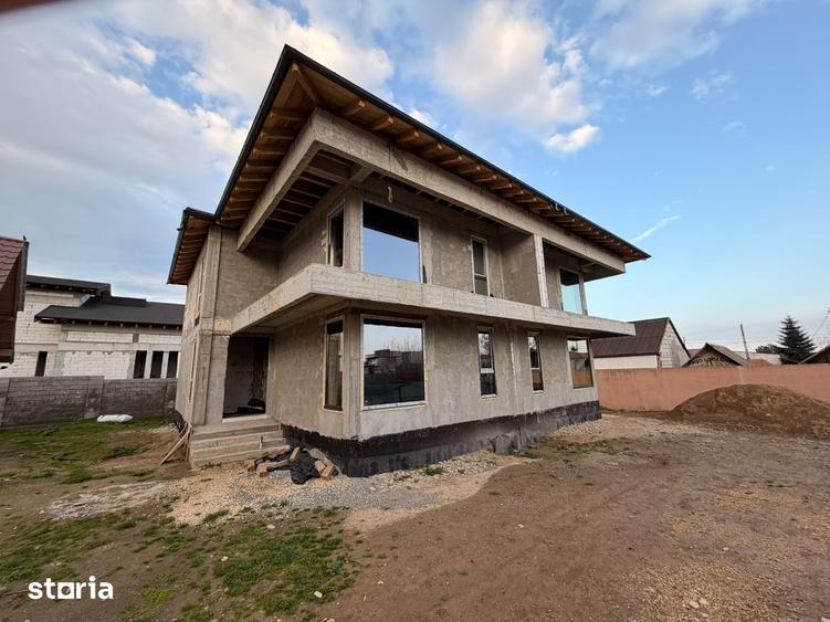 Casă cu 6 camere cu Teren 250 Mp în Palazu Mare