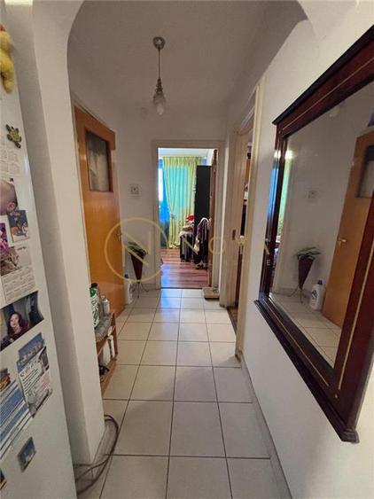 Apartament cu 3 camere decomandat, mobilat în Valea Ialomiței