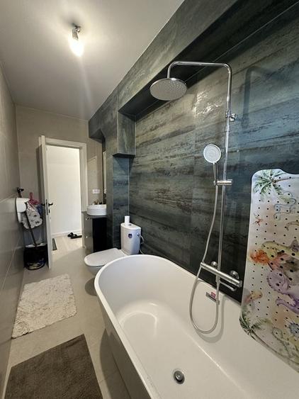 Apartament cu 4 camere decomandat în George Enescu