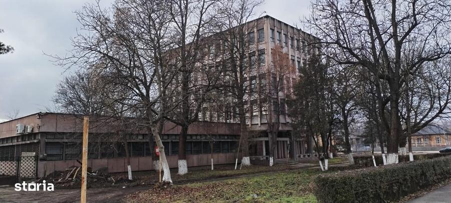 Spațiu comercial, de 3,000 mp, în Central