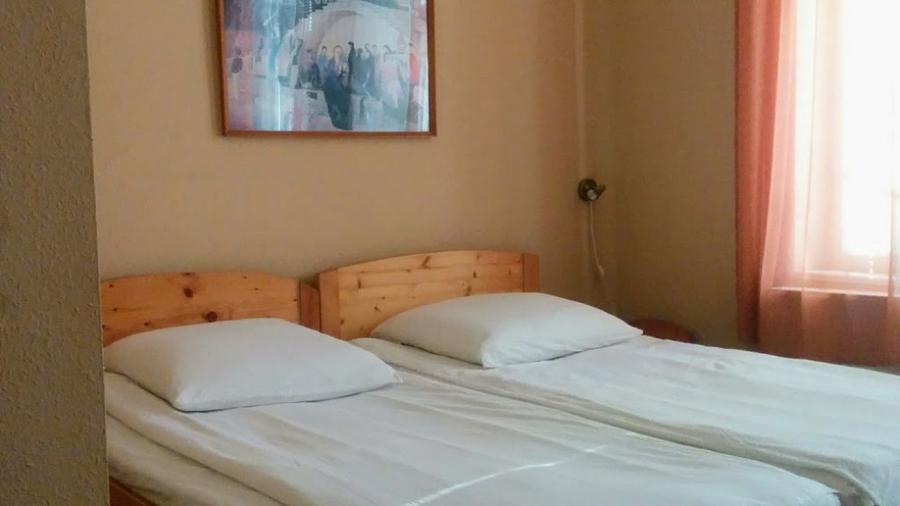 Casă cu 7 camere cu Teren 3000 Mp în Zam
