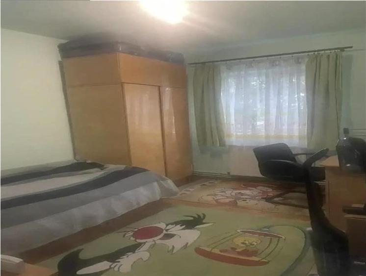 Apartament cu 3 camere decomandat, mobilat în Girocului