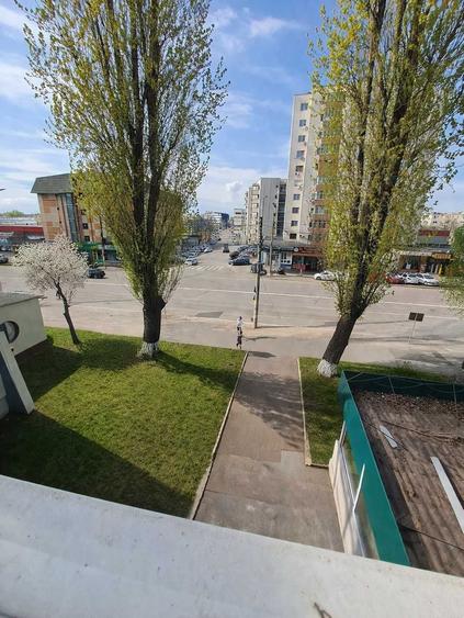 Apartament cu 3 camere semidecomandat în Dorobanți