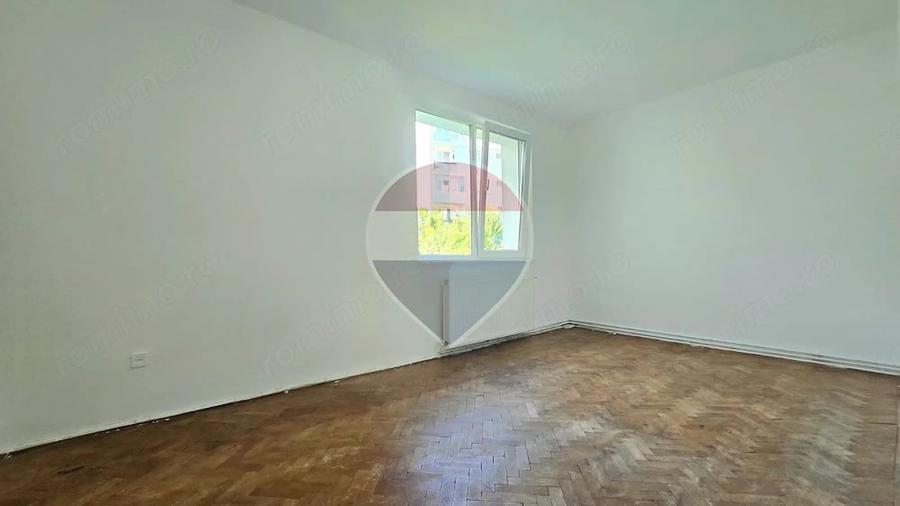 Apartament cu 3 camere semidecomandat în Nord
