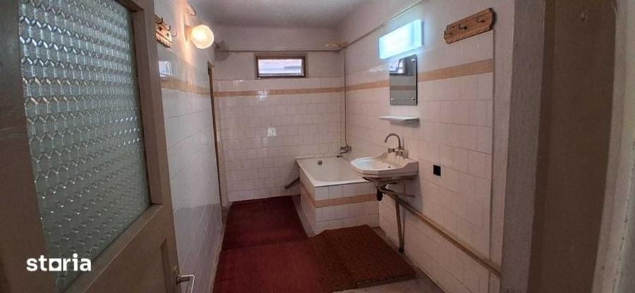 Casă cu 4 camere decomandat cu Teren 132 Mp în Central