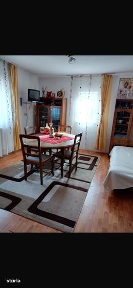 Casă cu 5 camere cu Teren 732 Mp în Central