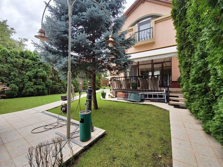 Casă individuală cu 6 camere cu Canalizare în Andrei Mureșanu