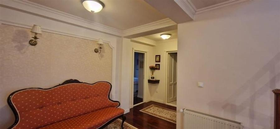 Casă individuală cu 6 camere cu Teren 1725 Mp în Exterior Sud