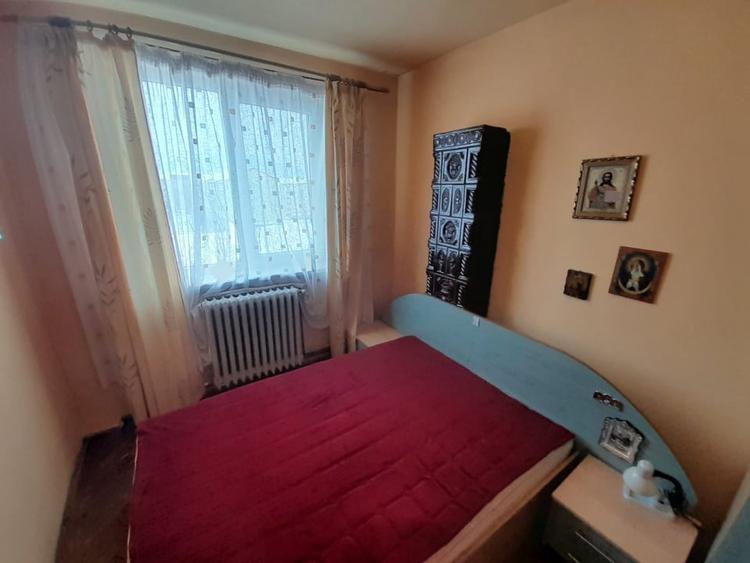 Apartament cu 3 camere decomandat, mobilat în Calea Moldovei