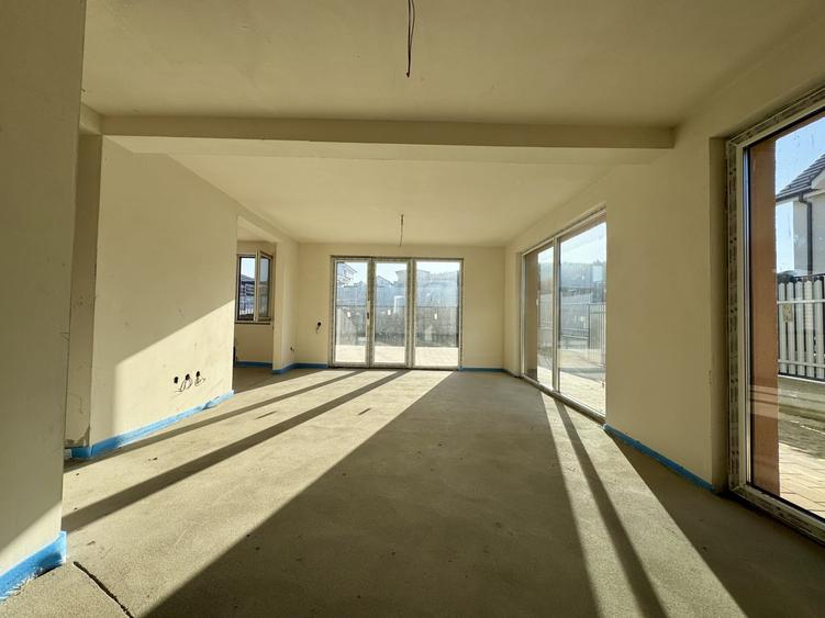 Casă individuală cu 5 camere cu Canalizare în Chinteni