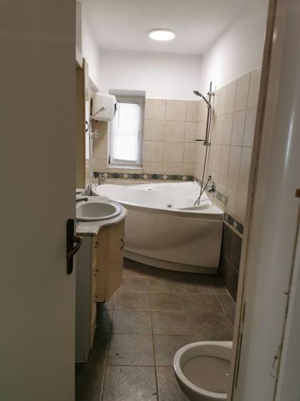 Apartament cu 4 camere, mobilat în Unirii