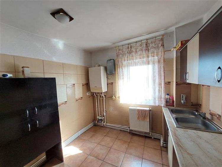 Apartament cu 3 camere decomandat, mobilat în Unirii Nord