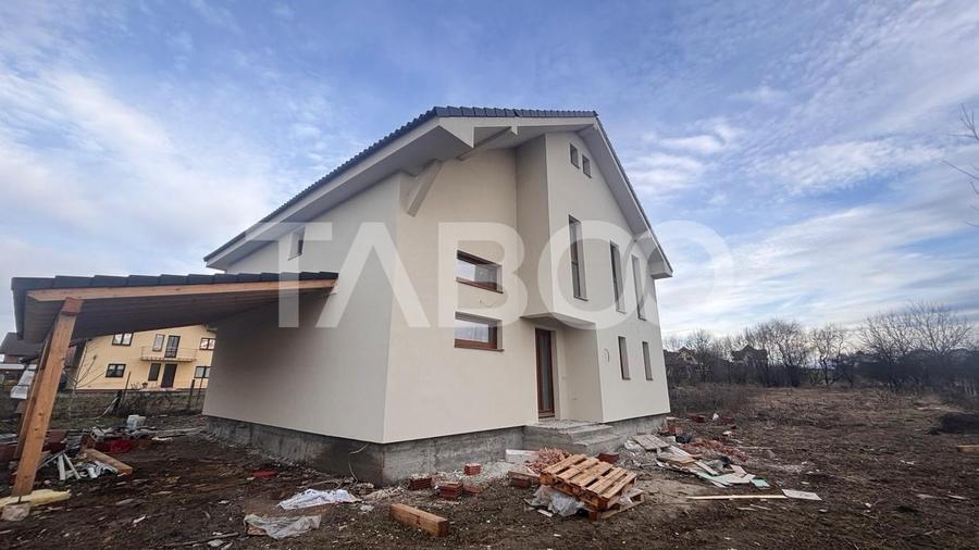 Casă individuală cu 5 camere cu Teren 700 Mp în Șura Mare