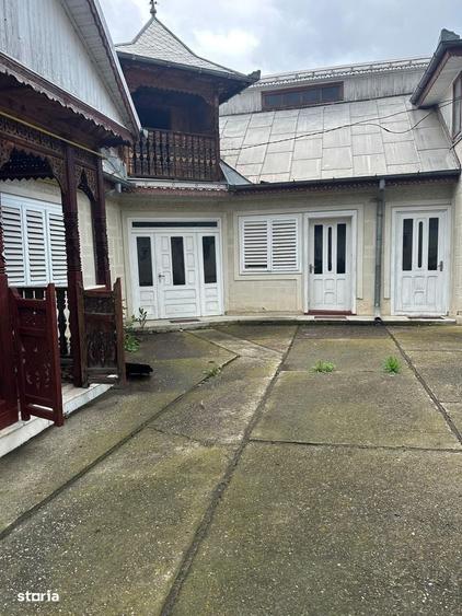 Casă cu 4 camere cu Teren 1800 Mp în Central