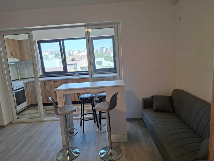 Apartament cu 3 camere decomandat în Brâncoveanu