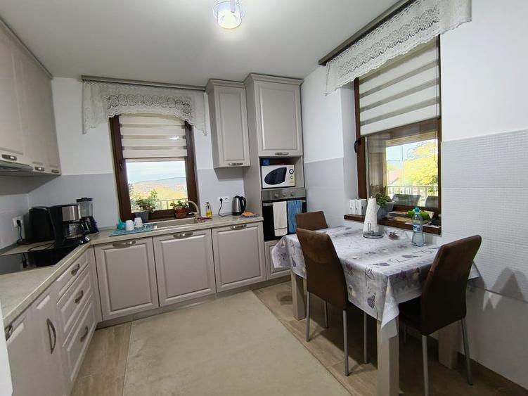 Casă cu 3 camere cu Canalizare în Est