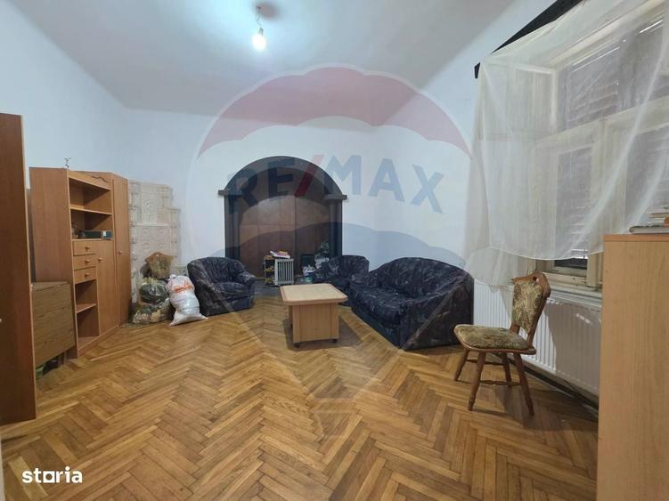 Apartament cu 3 camere decomandat în Vitrometan