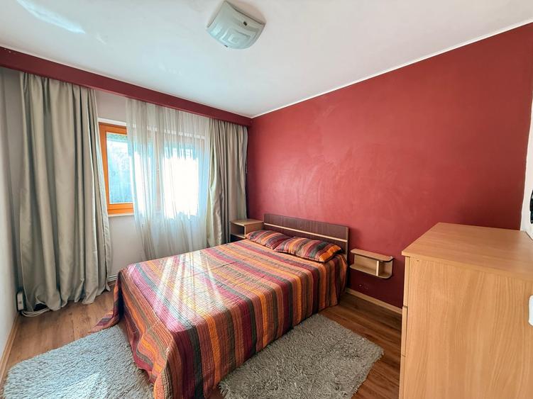 Apartament cu 3 camere decomandat, mobilat în Nicolina