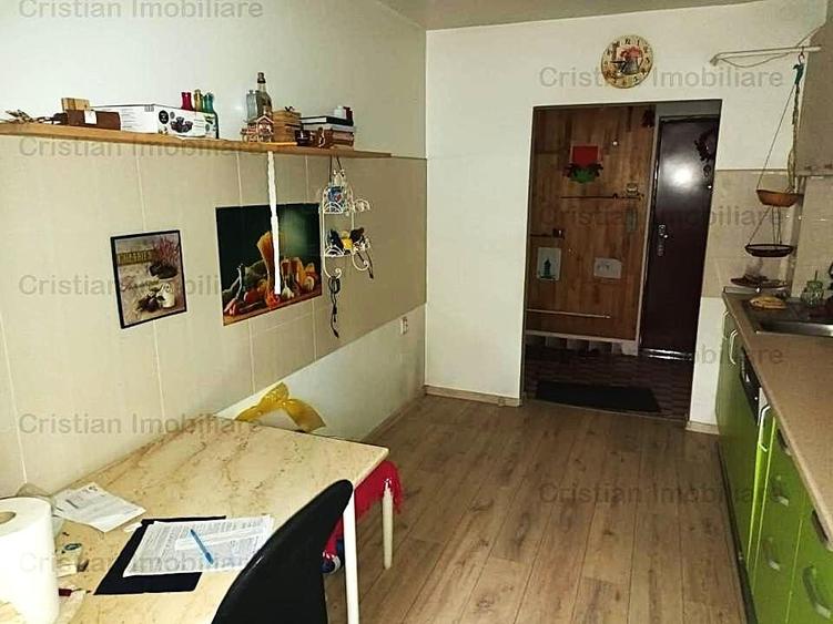 Apartament cu 3 camere decomandat în Viziru 3