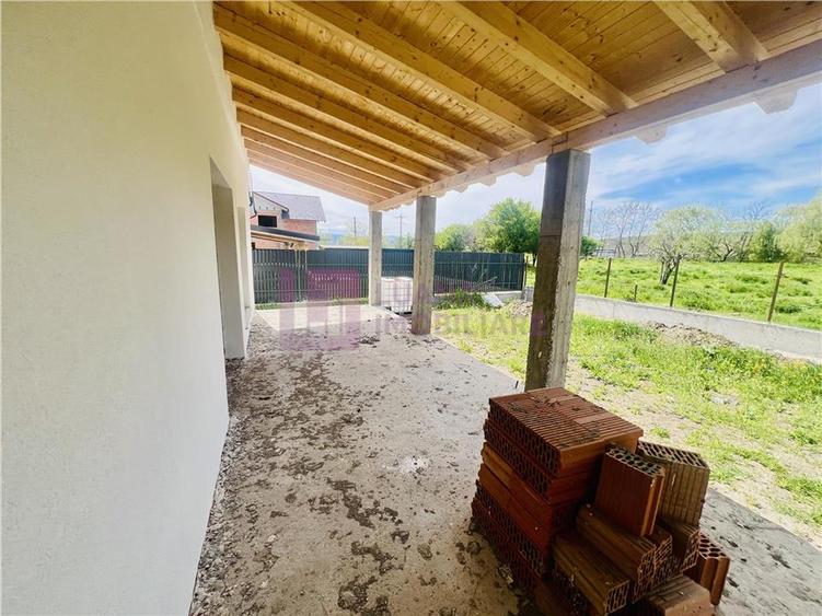 Duplex cu 5 camere cu Canalizare în Șura Mare