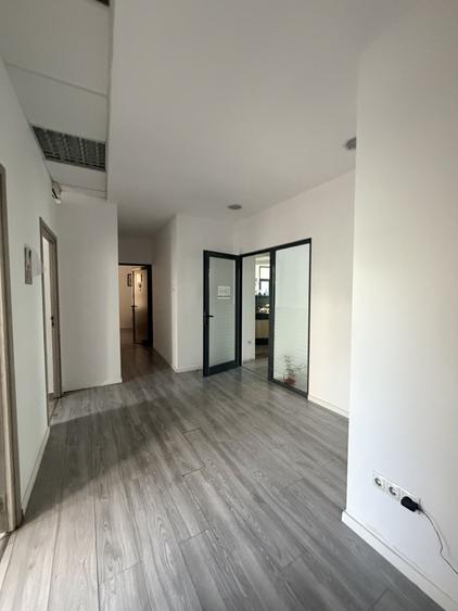 Birou, de 360 mp, în P-ța Unirii