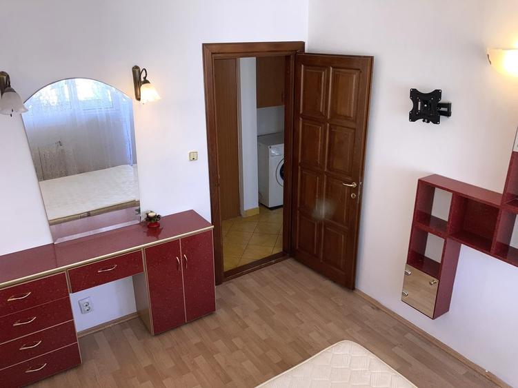 Apartament cu 3 camere semidecomandat în Mihai Bravu
