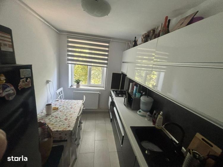 Apartament cu 2 camere semidecomandat în Craiovei