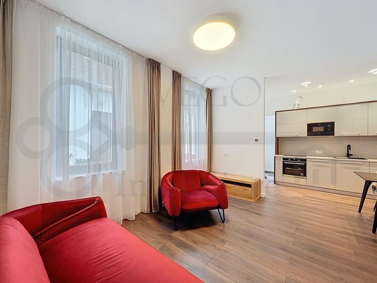 Apartament cu 3 camere semidecomandat, mobilat în Semicentral