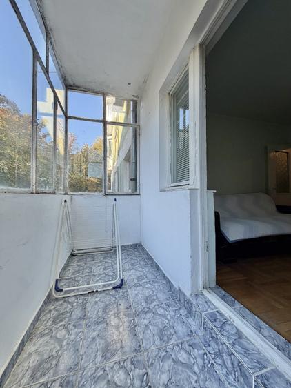 Apartament cu 4 camere decomandat, mobilat în Dâmbovița