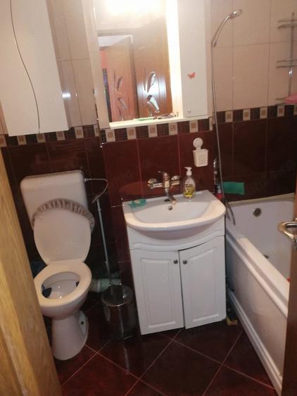 Apartament cu 3 camere semidecomandat în Central
