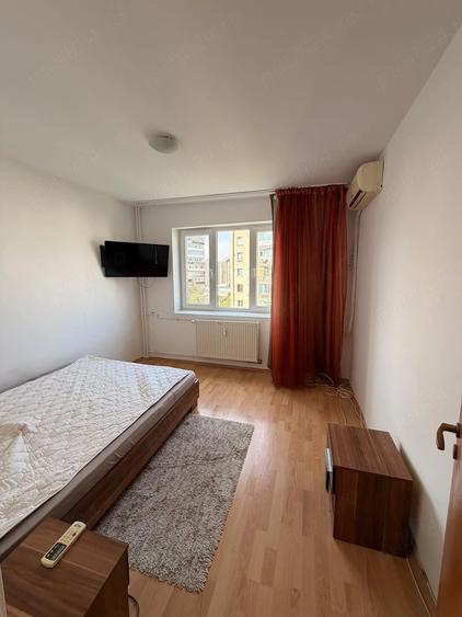Apartament cu 3 camere decomandat în Dristor