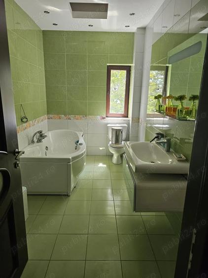 Casă cu 6 camere cu Teren 1250 Mp în Central