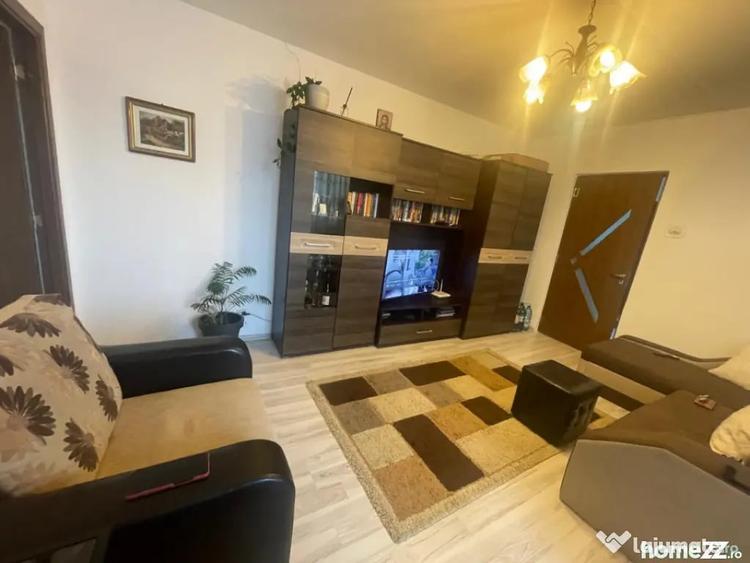 Apartament cu 3 camere semidecomandat în Valea Rosie
