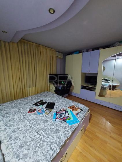 Apartament cu 3 camere semidecomandat, mobilat în Vitan Mall