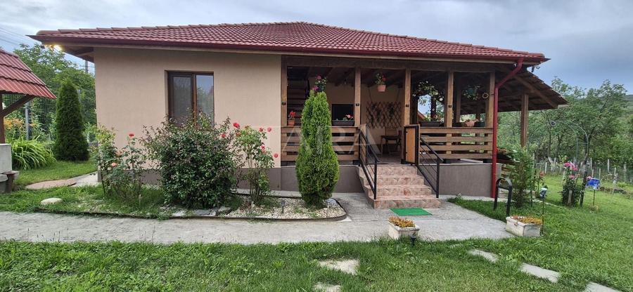 Casă individuală cu 3 camere cu Canalizare în Aluniș