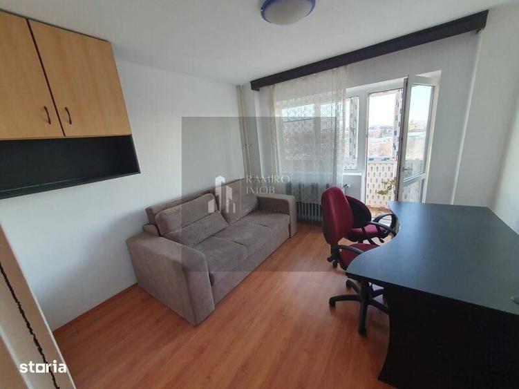 Apartament cu 4 camere decomandat în Costin Georgian
