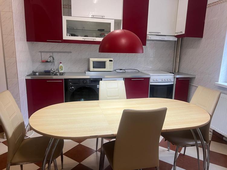 Apartament cu 4 camere decomandat în Timpuri Noi