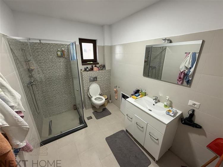 Casă individuală cu 4 camere cu Teren 300 Mp în Central