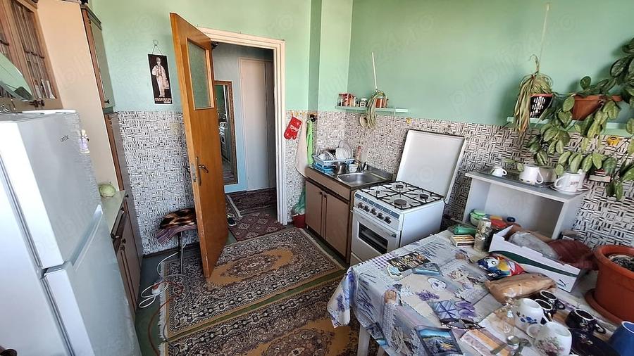 Apartament cu 3 camere semidecomandat în Titan