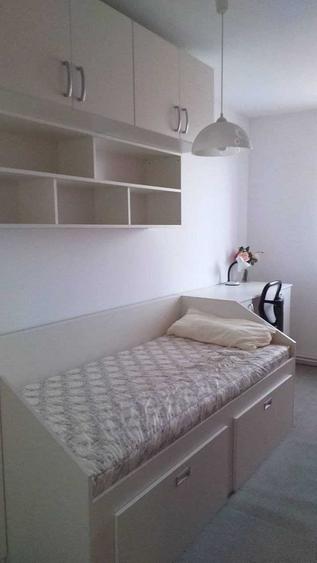 Apartament cu 4 camere decomandat în Central