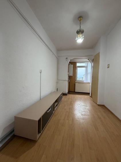 Apartament cu 3 camere decomandat în Micro 13