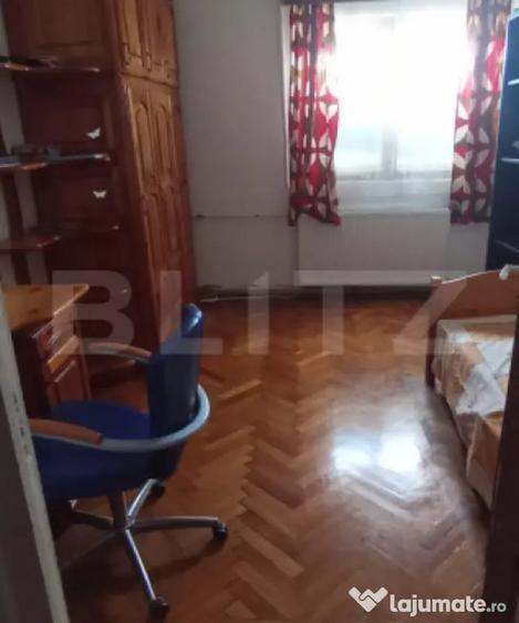 Apartament cu 4 camere decomandat în Central