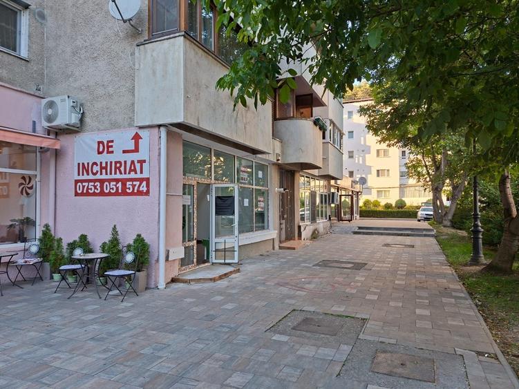 Spațiu comercial, de 60 mp, în Coman