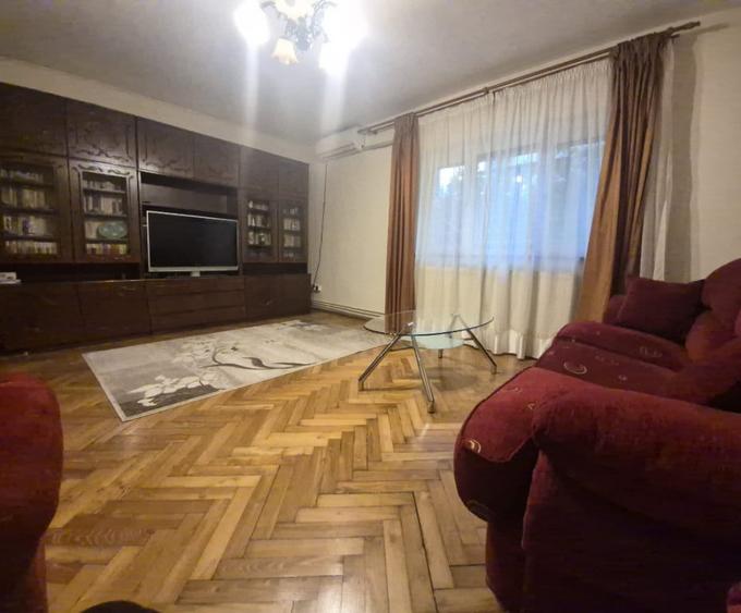 Apartament cu 2 camere decomandat în Drumul Sării