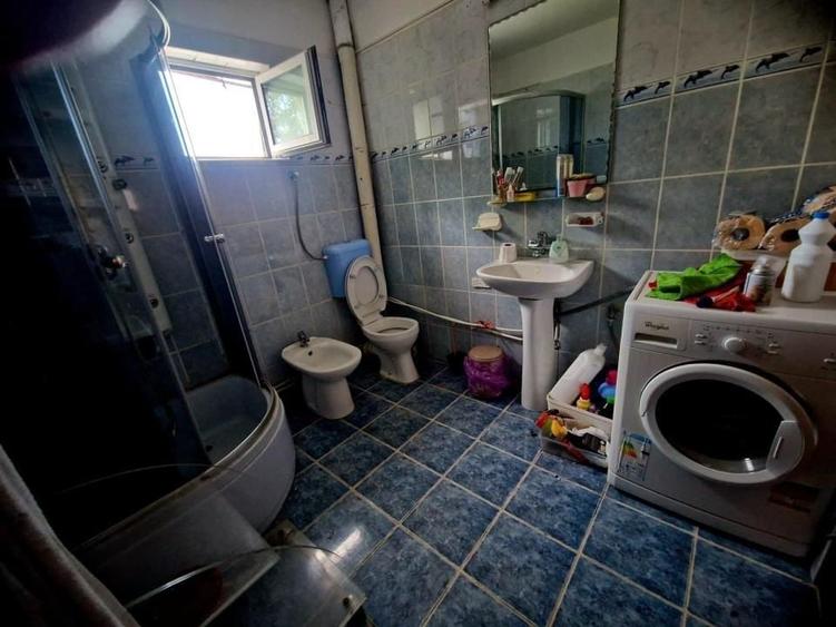 Casă individuală cu 7 camere cu Canalizare în Păulești