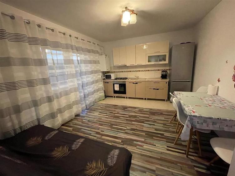 Apartament cu 3 camere decomandat, mobilat în Cug