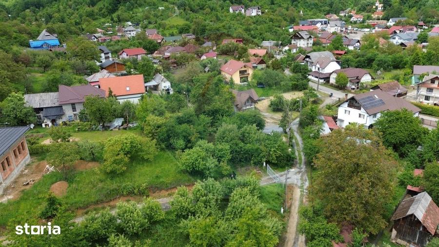 Teren de 1650 mp, în Valea Borcutului