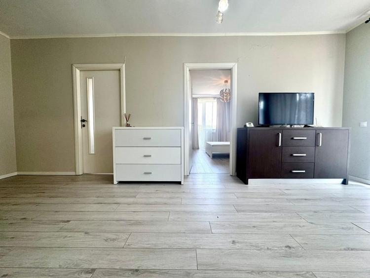 Apartament cu 3 camere decomandat, mobilat în Florești