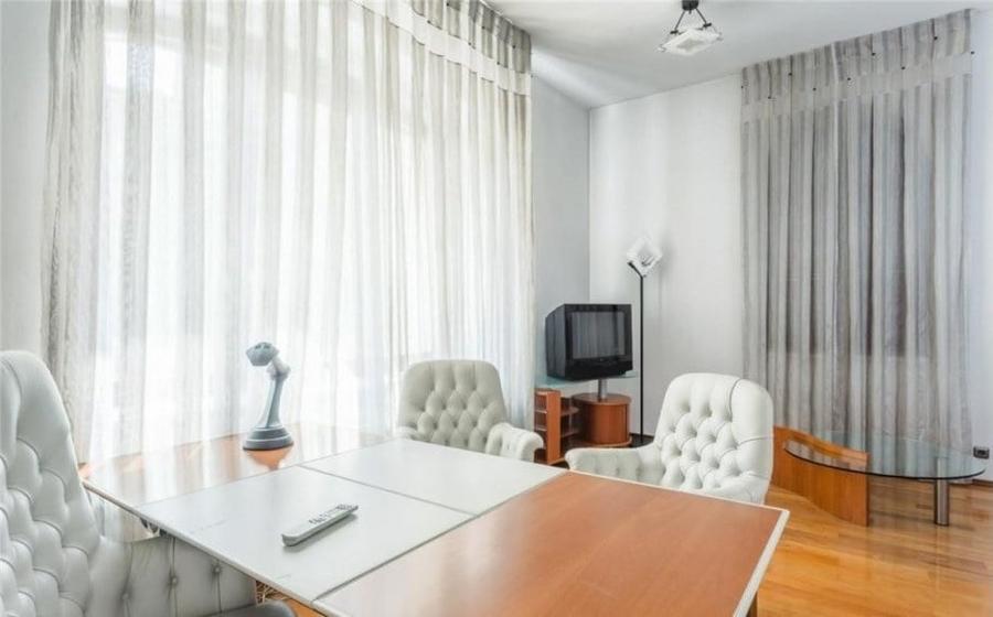 Casă cu 15 camere cu Garaj în Dorobanți